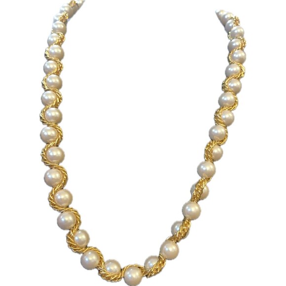 Women’s Retro Faux Pearls Intertwined Gold Tone Chain Necklace - Picture 2 of 5